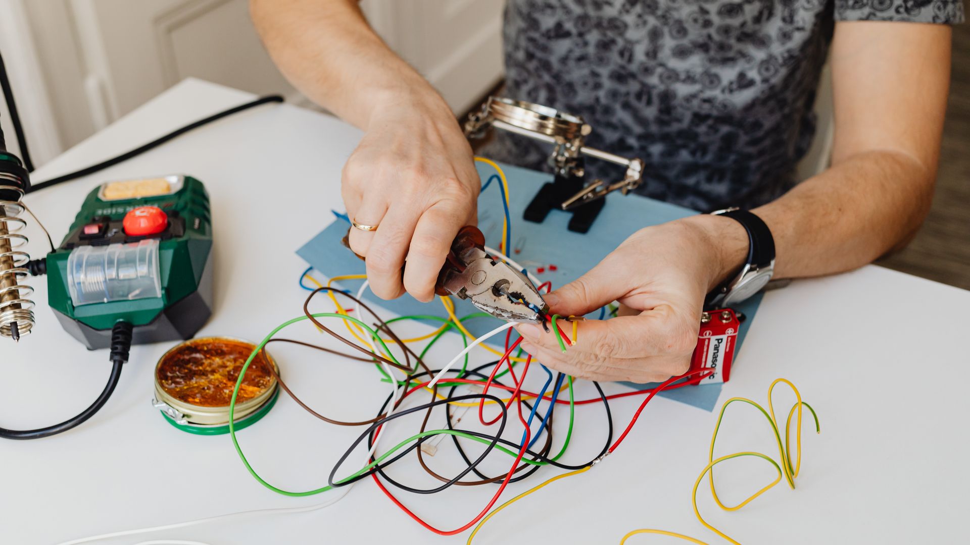 Branded vs. Non-Branded Search: What It Really Tells You About Your Electrical Company's Growth