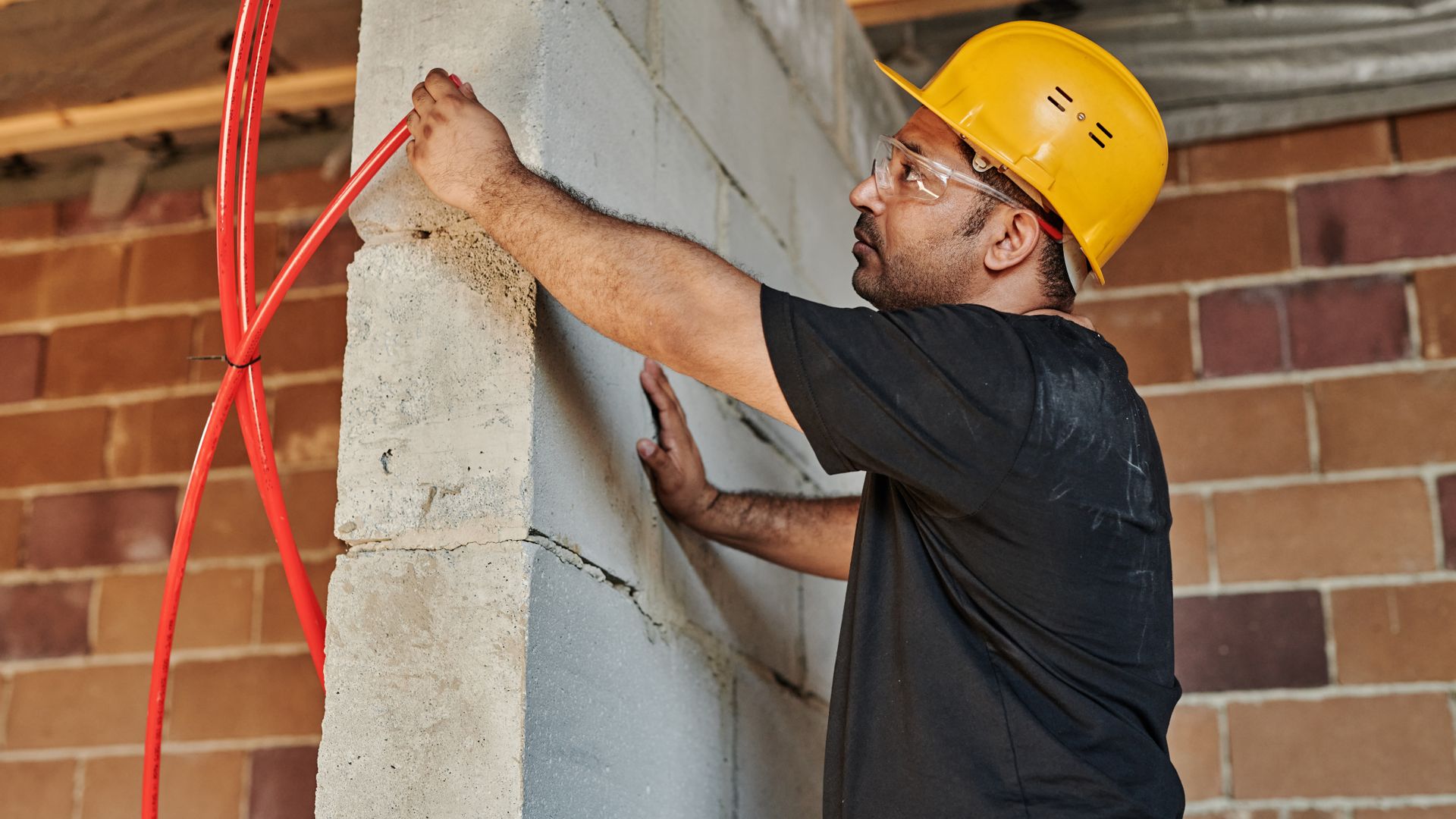 Custom vs. Template Electrician Website: Which One Actually Books Jobs