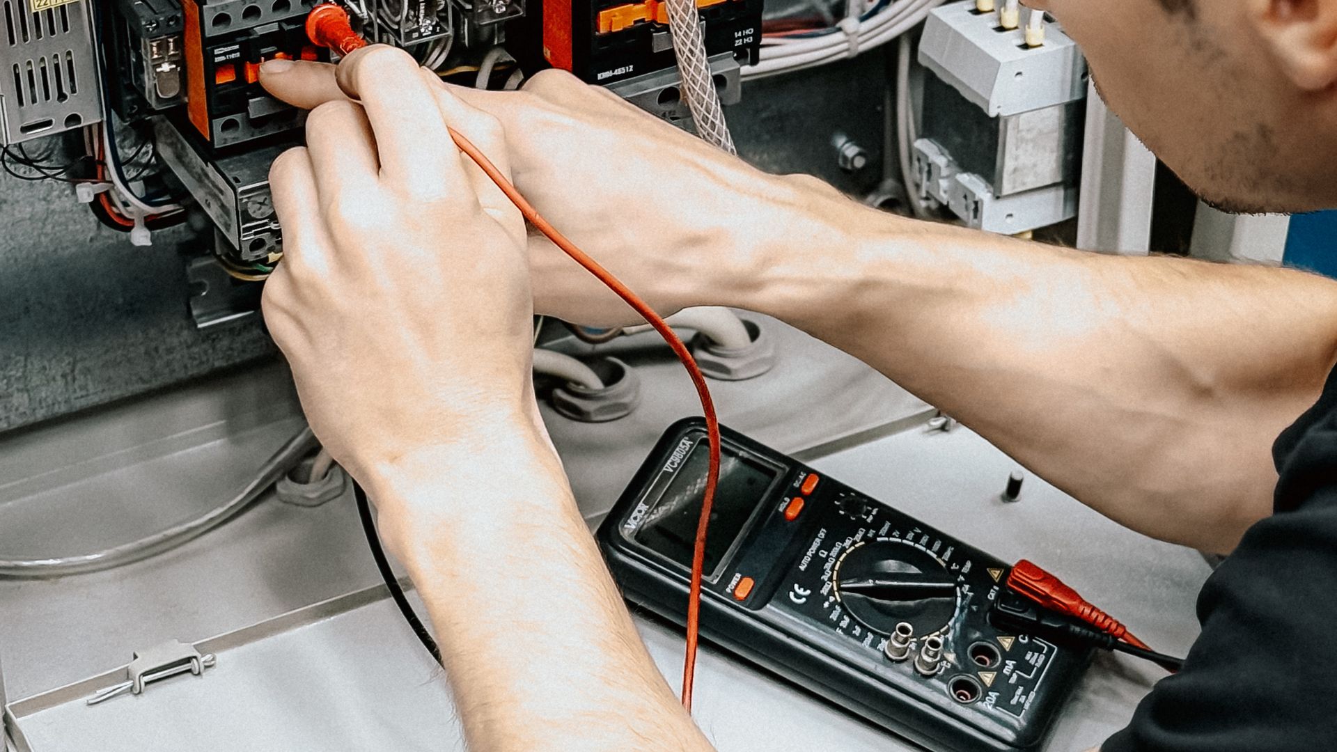 From Word-of-Mouth to SEO: How Electricians Should Build Their First Keyword List